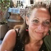 Laureata in scienze dell'educazione impartisce lezioni di italiano, grammatica e letteratura,latino ,scienze pedagogiche